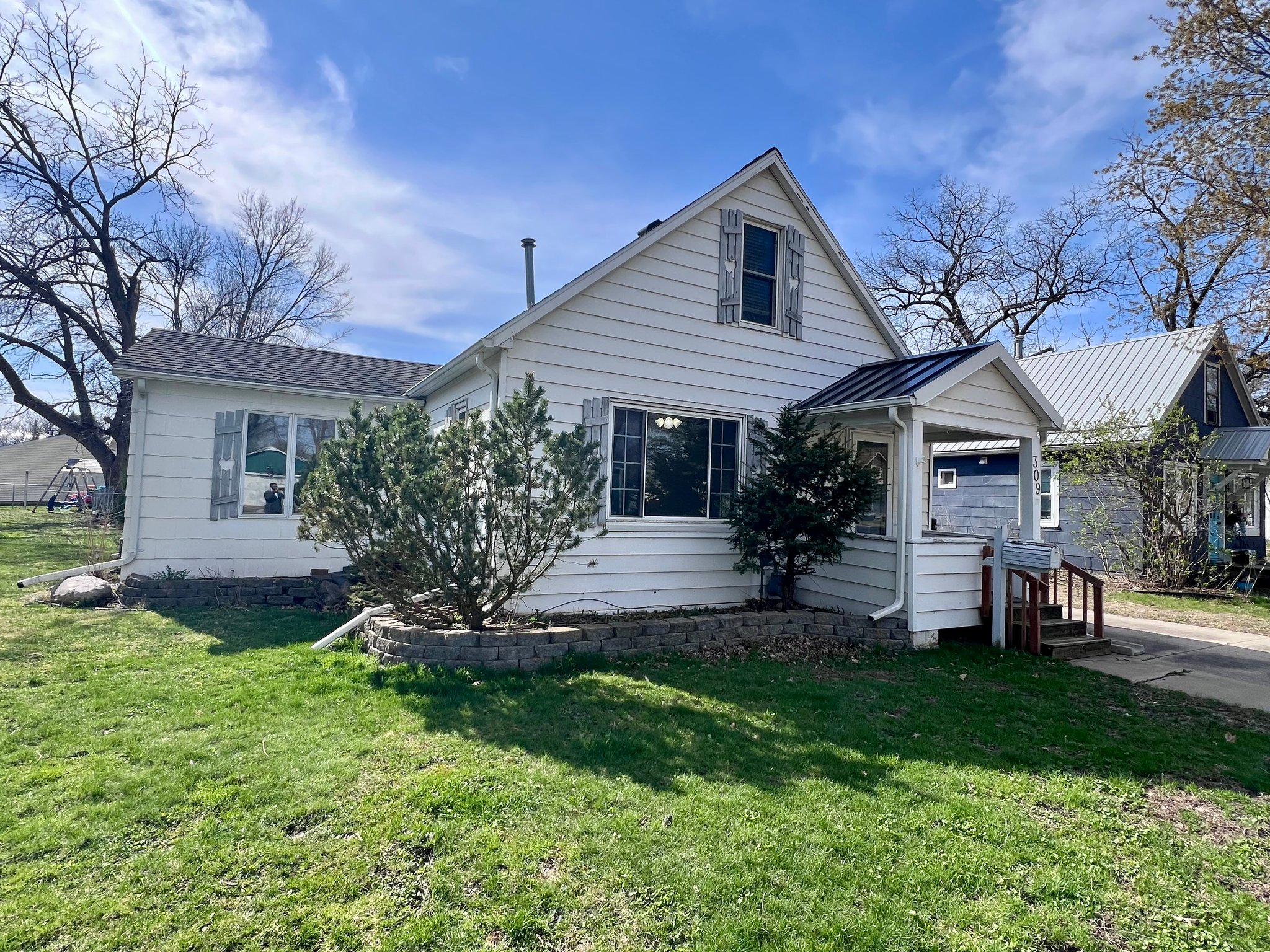 Austin House: 309 10th St NW