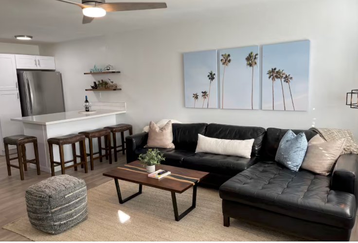phoenix Multiplex: 3944 E Earll Dr