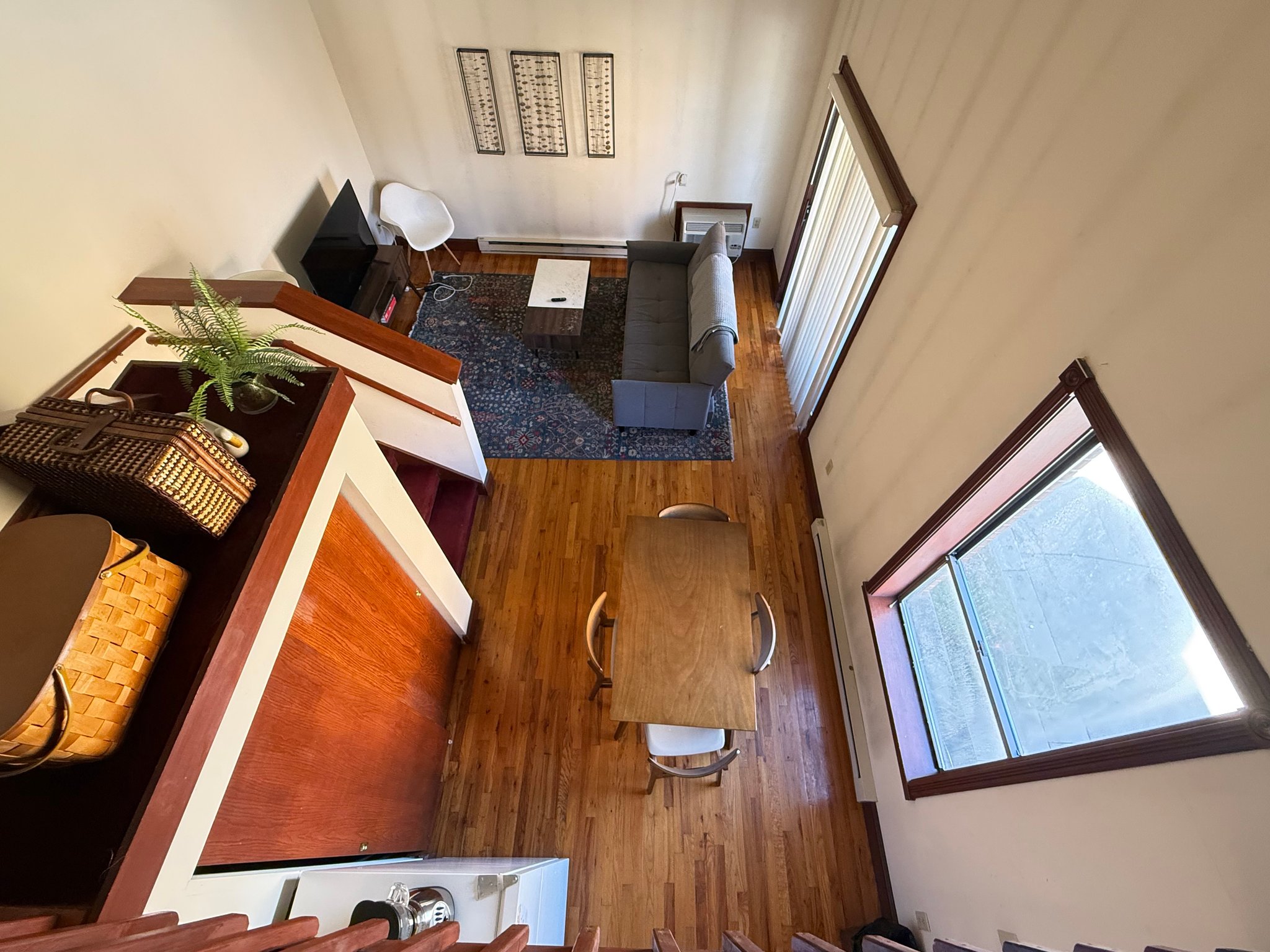 Madison Apartment: 402 W Dayton St,