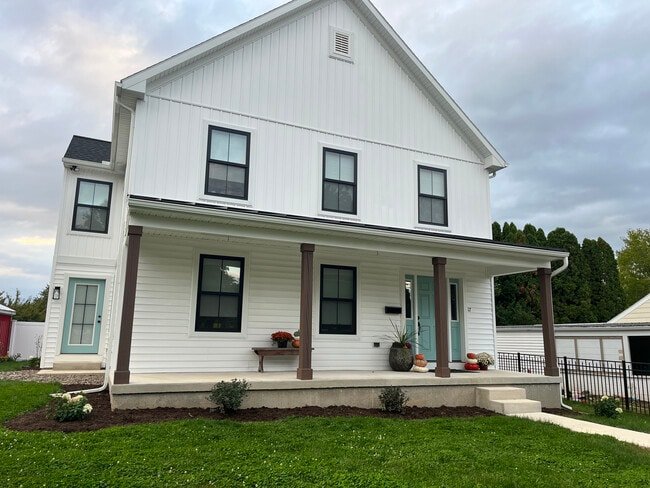 Akron House: 17 N 5th Street