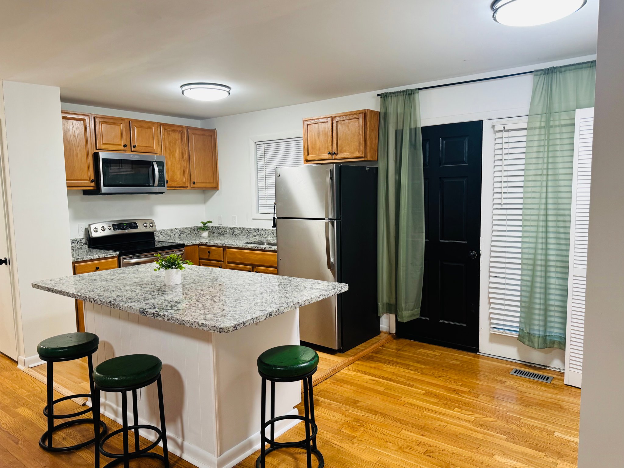 Richmond Townhome: 1216 W Leigh St