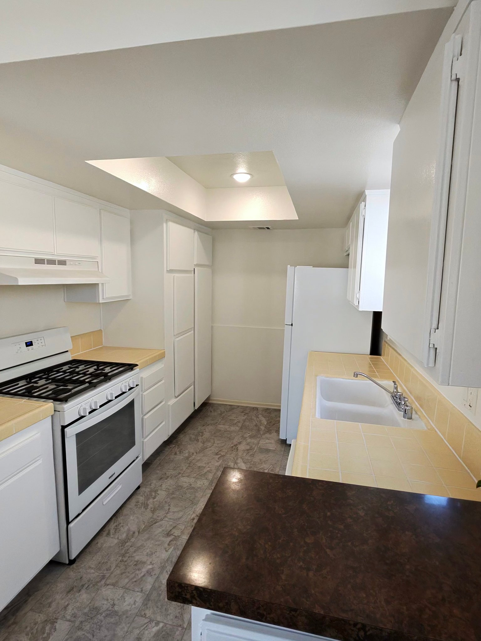 los angeles Apartment: 135 N Swall DR