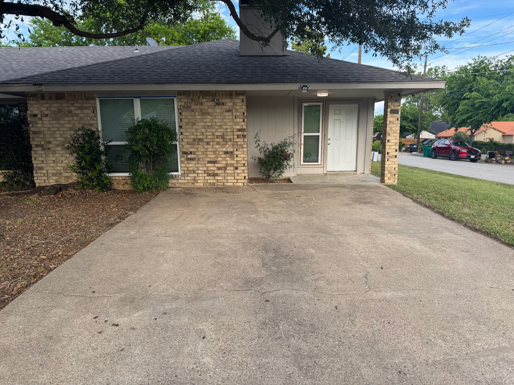 Cedar Hill Townhome: 700 Long Ct