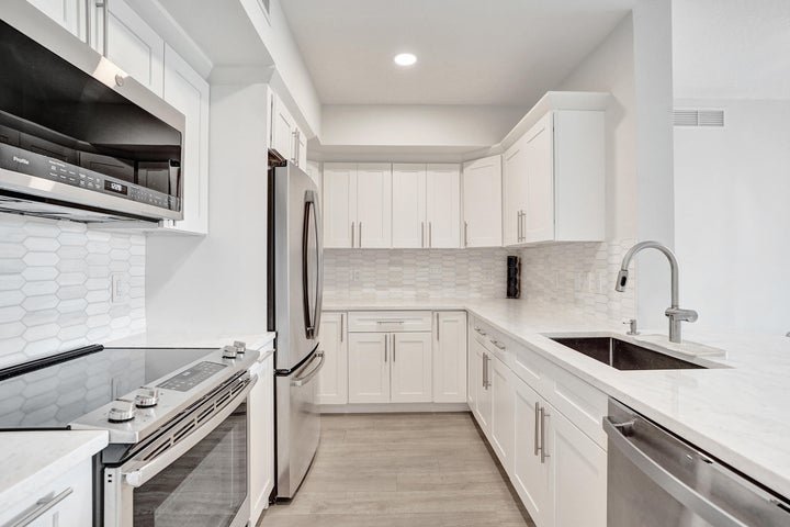 Boynton Beach Condo: 700 E Boynton Beach Boulevard 406