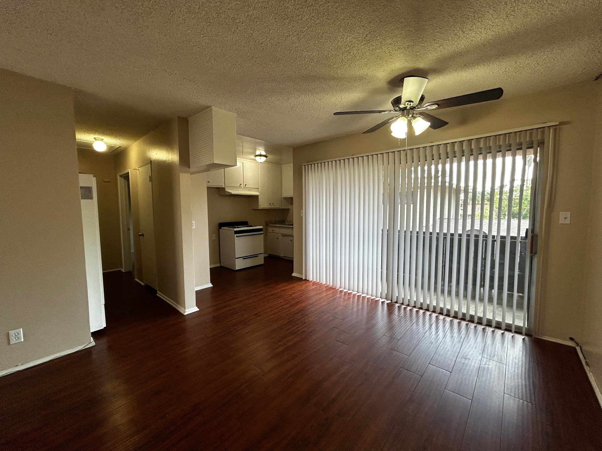 Pasadena Apartment: 882 N Los Robles Ave