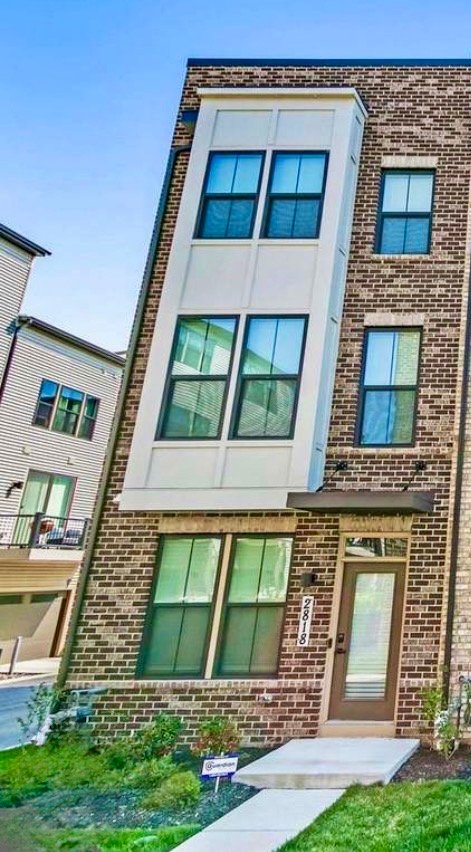 Suitland Townhome: 2818 Arts Vista Blvd
