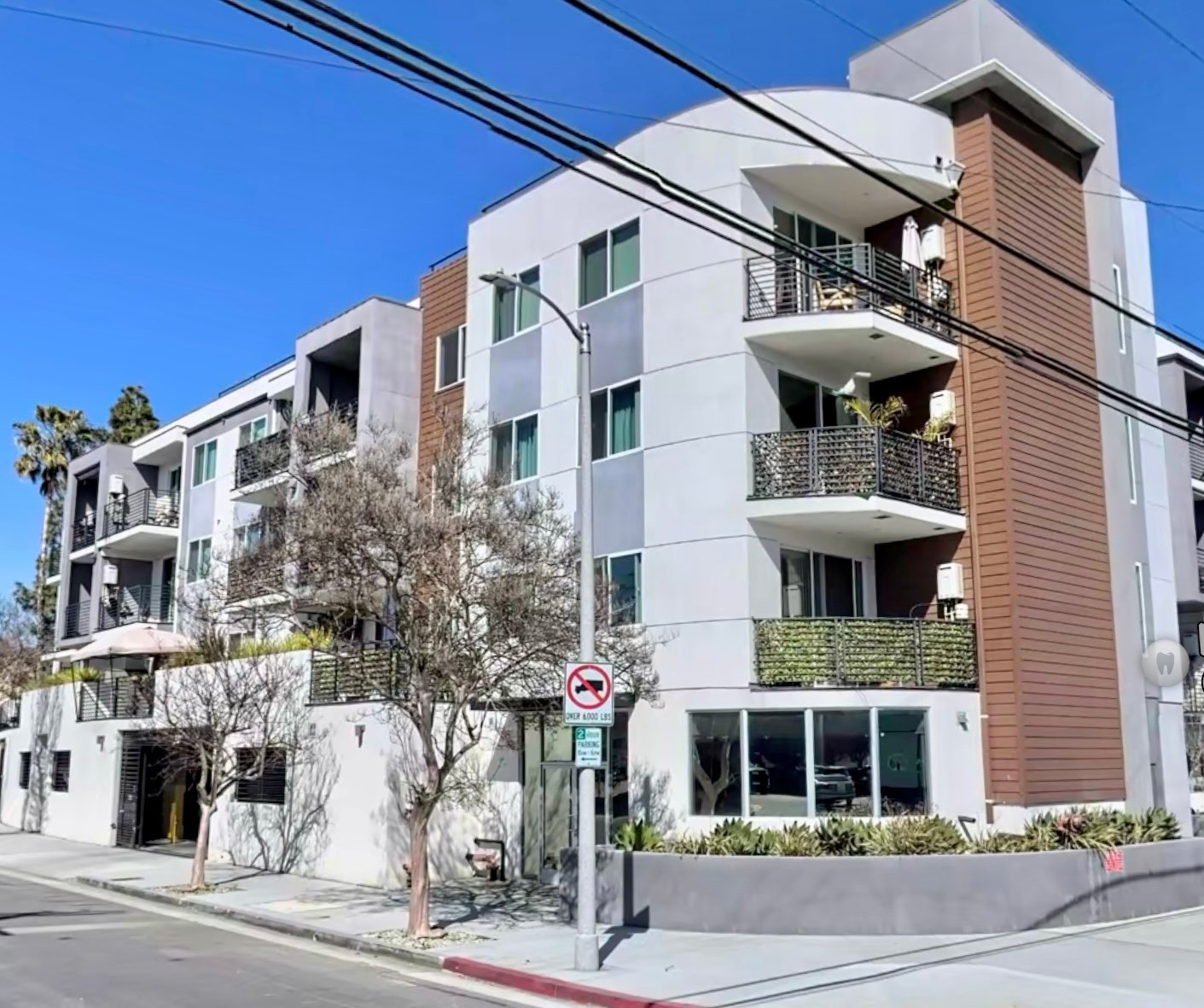 Valley Village Multiplex: 12147 Magnolia Blvd