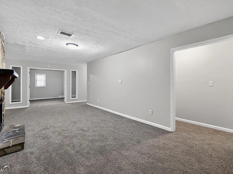 Riverdale House: 1009 Salisbury Trail