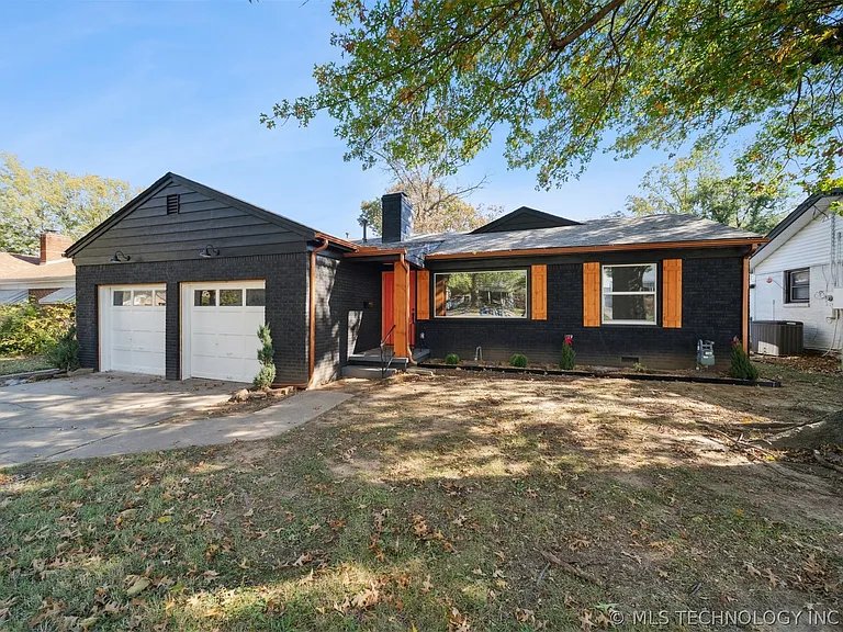 Tulsa House: 559 S. Sandusky Ave