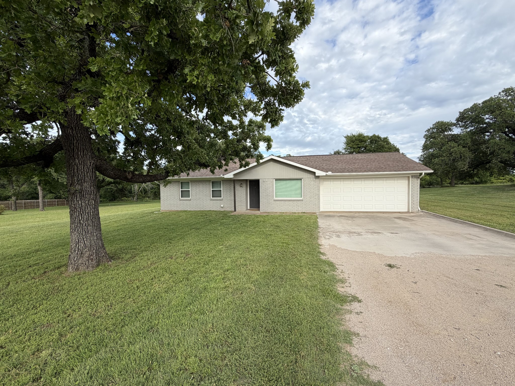 Springtown House: 509 Sage Trl
