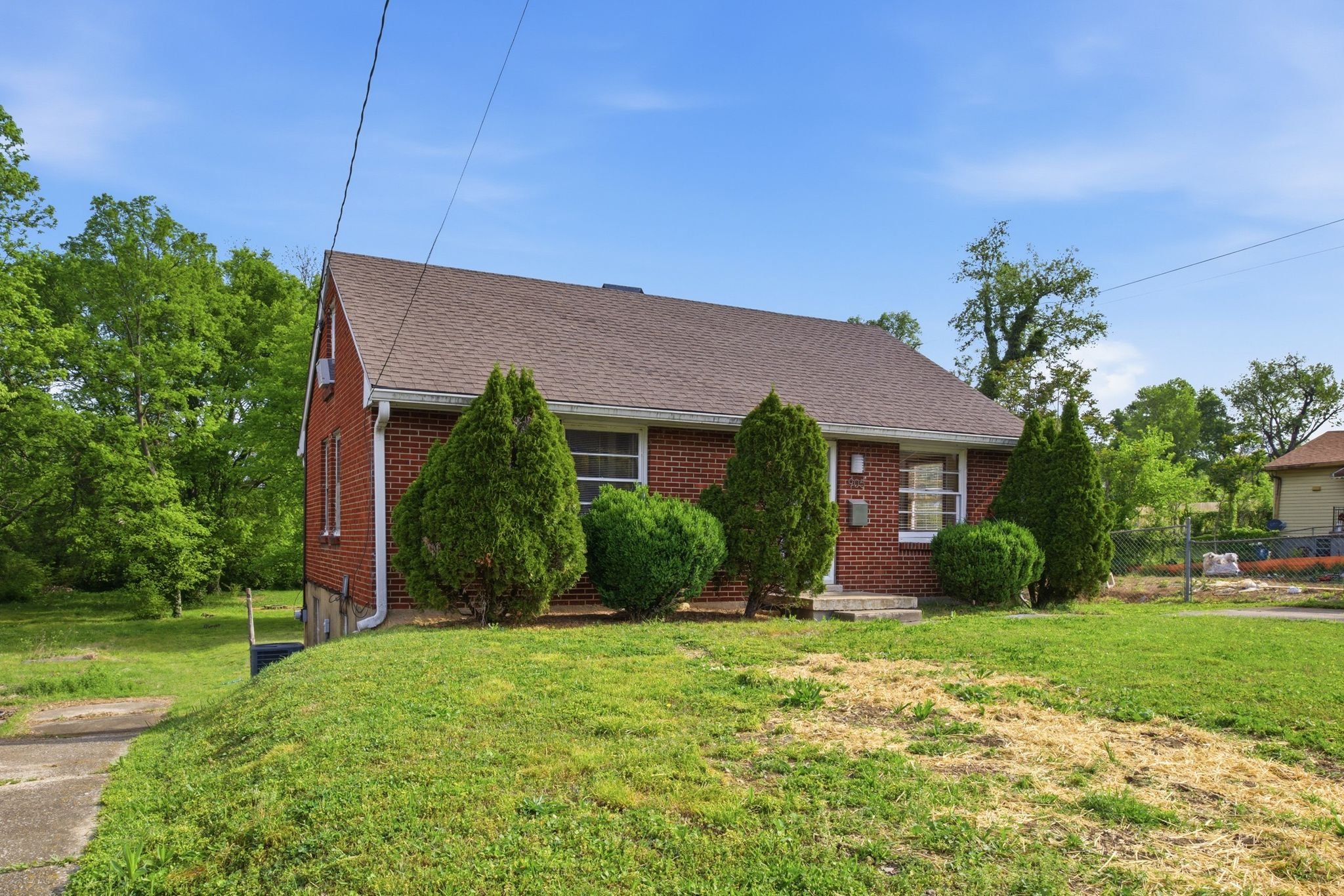 Nashville House: 905 W Eastland Avenue