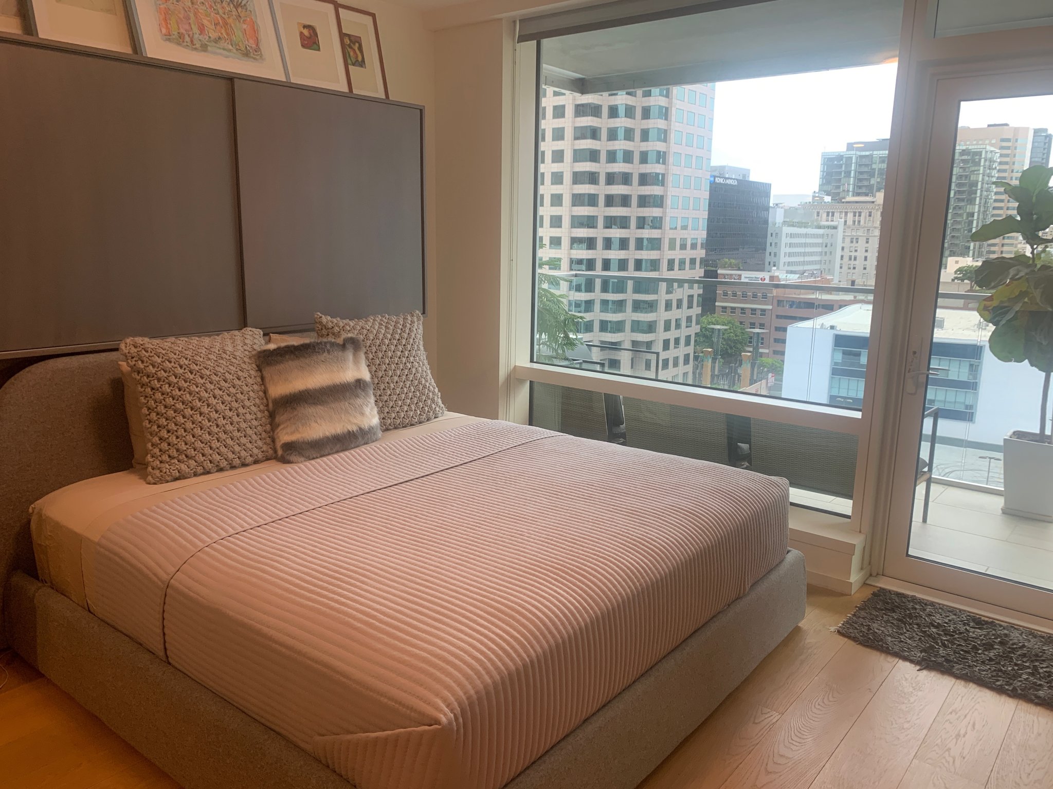 Los Angeles Condo: 877 Francisco Street