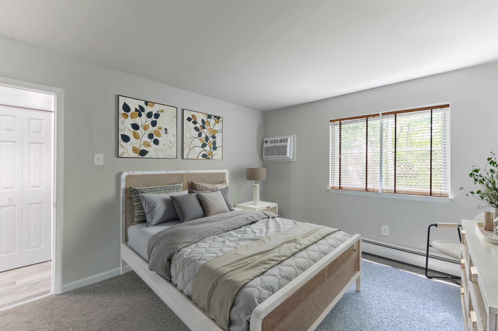 Lindenwold Townhome: 401 E Gibbsboro Rd, Lindenwold, NJ 08021