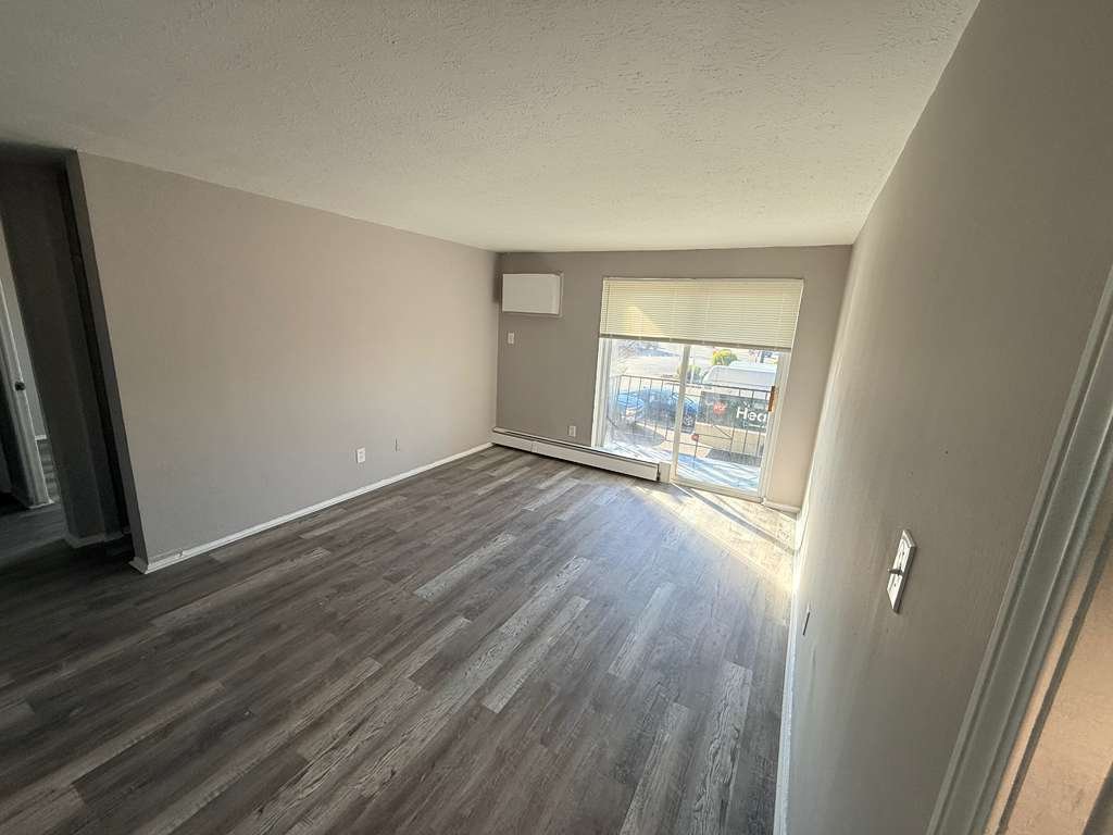 East Cleveland Apartment: 13444 Euclid Ave