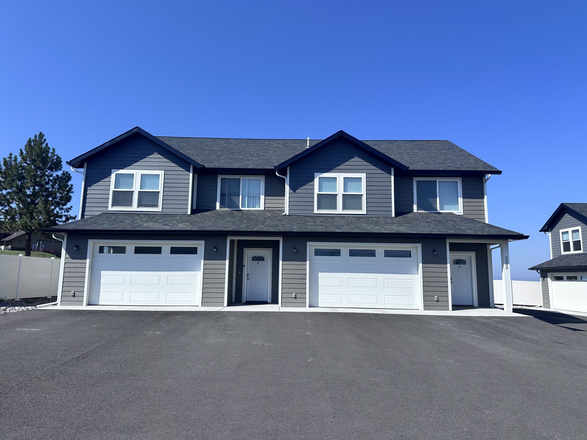 Helena Townhome: 2300 Deerfield Lane