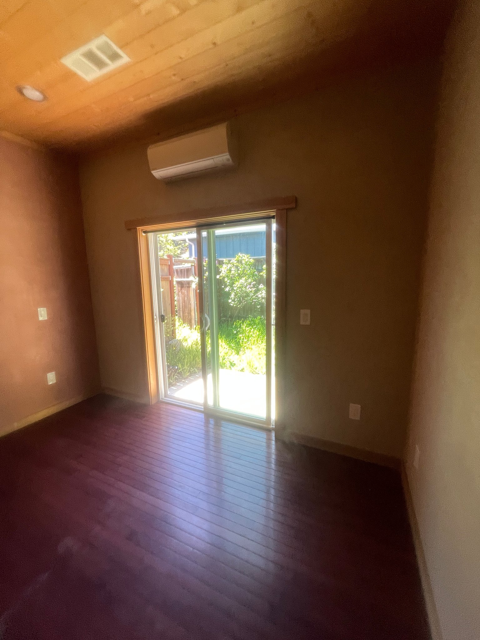 Ashland Apartment: 84 W Nevada St