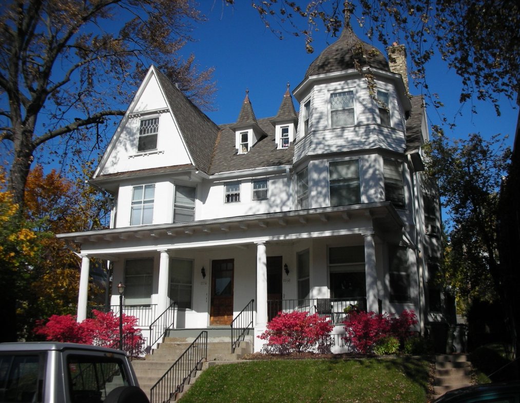 Milwaukee Apartment: 2214 E Ivanhoe Pl