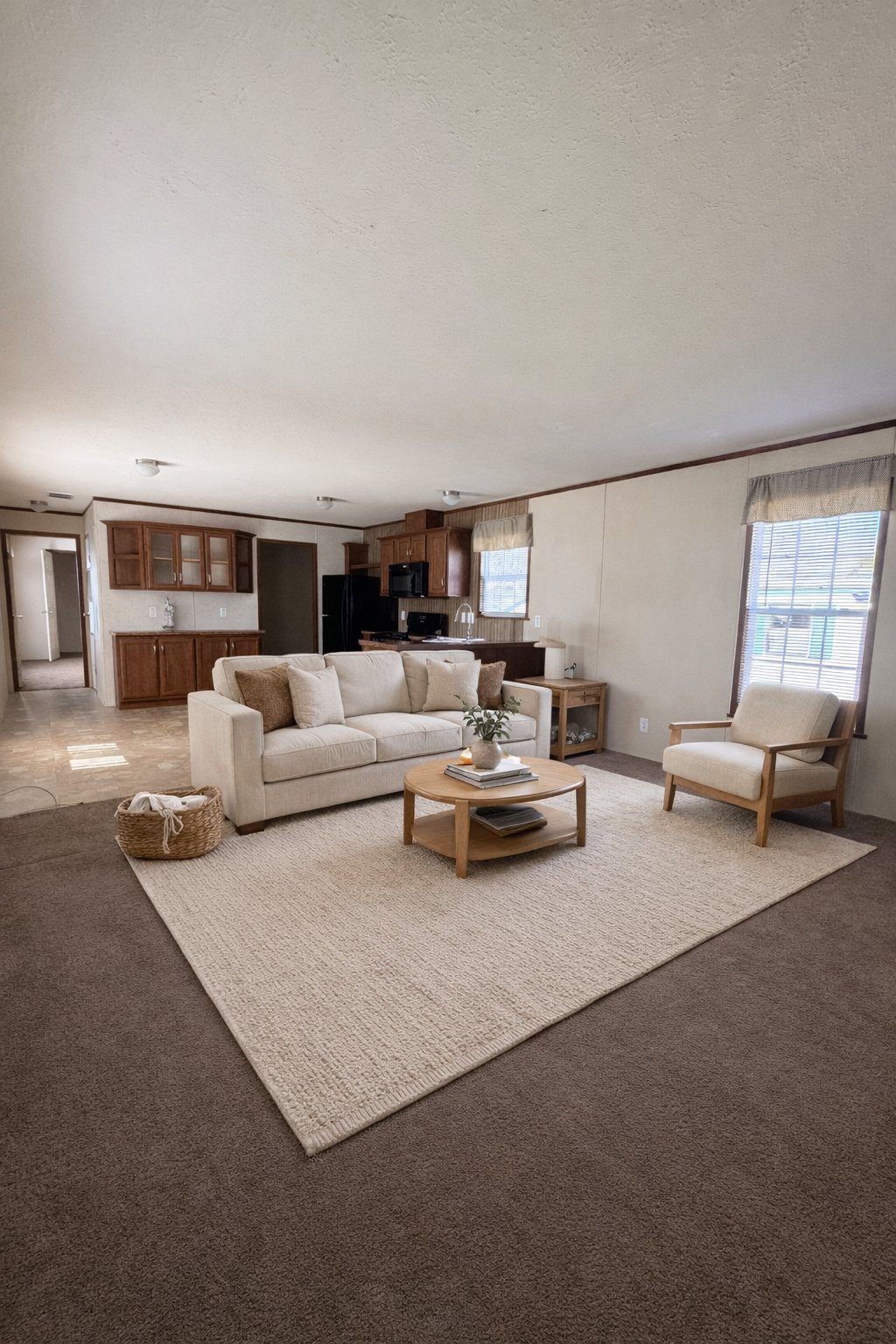 Oxford House: 220 Lakeshore Circle