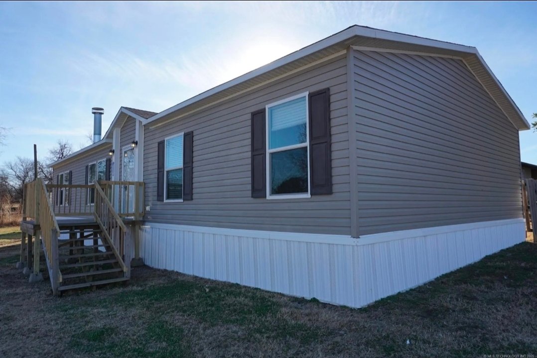 oilton House: 513 w elm st