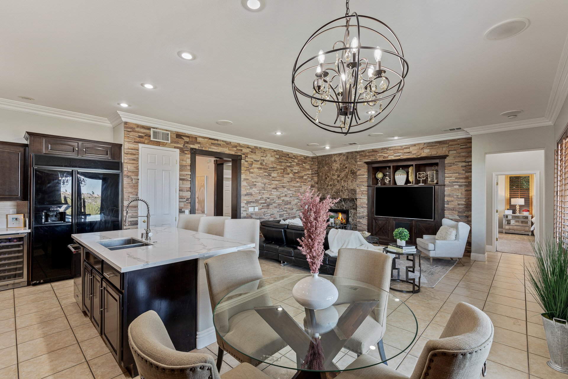 Henderson House: 7 Braelinn Dr