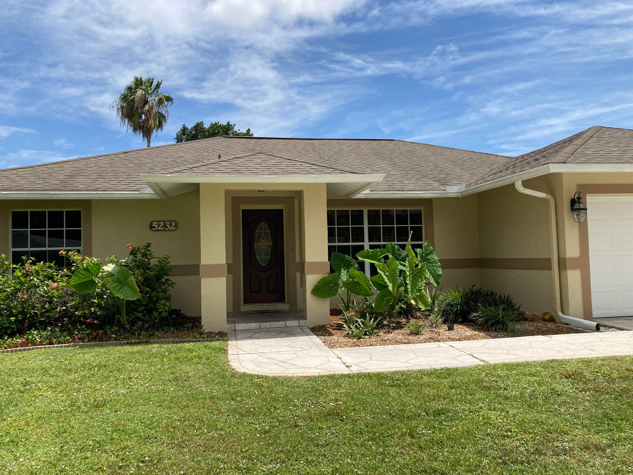Naples House: 5232 RAINTREE LANE