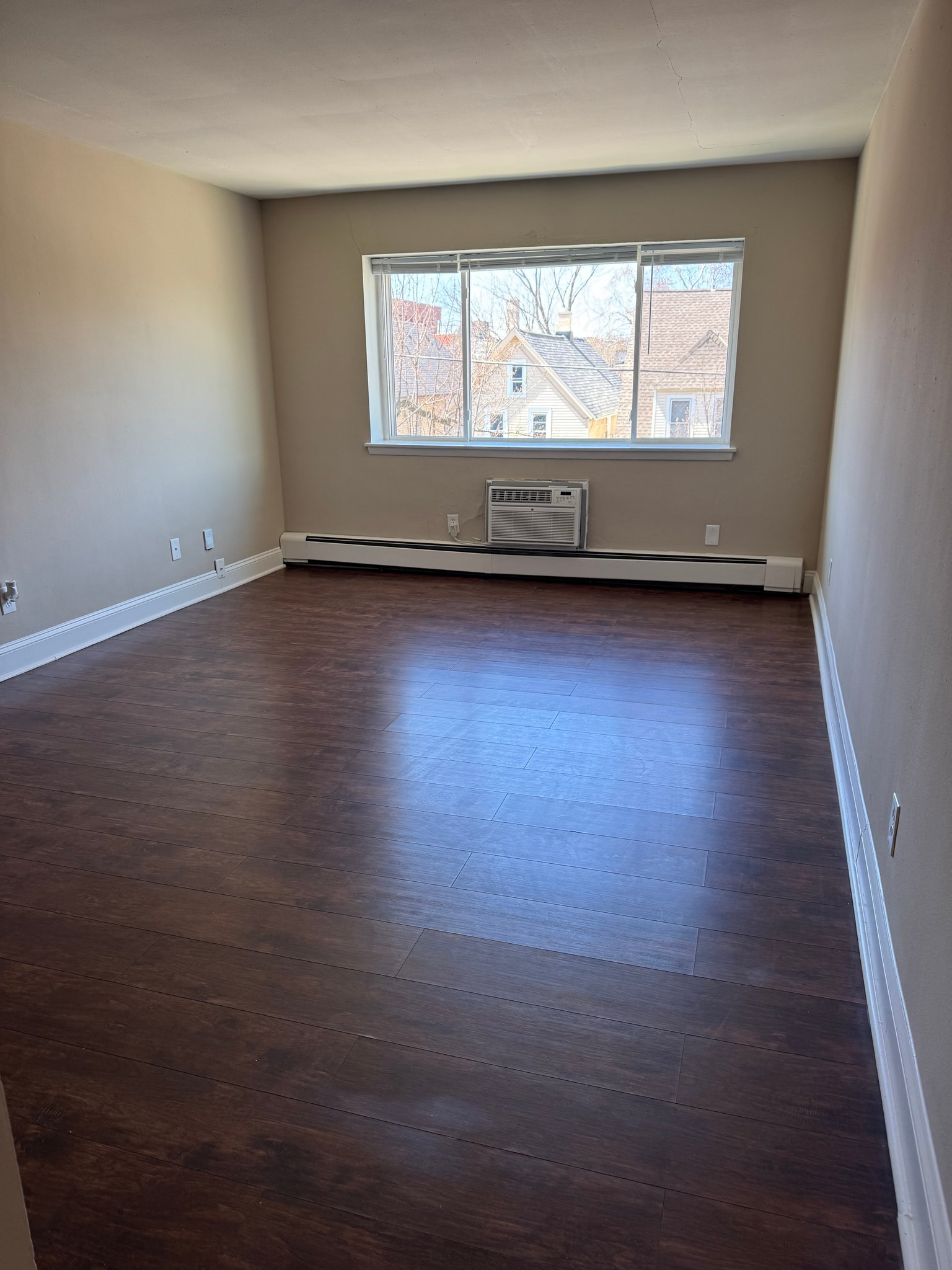 Milwaukee Apartment: 2260 N Summit Ave