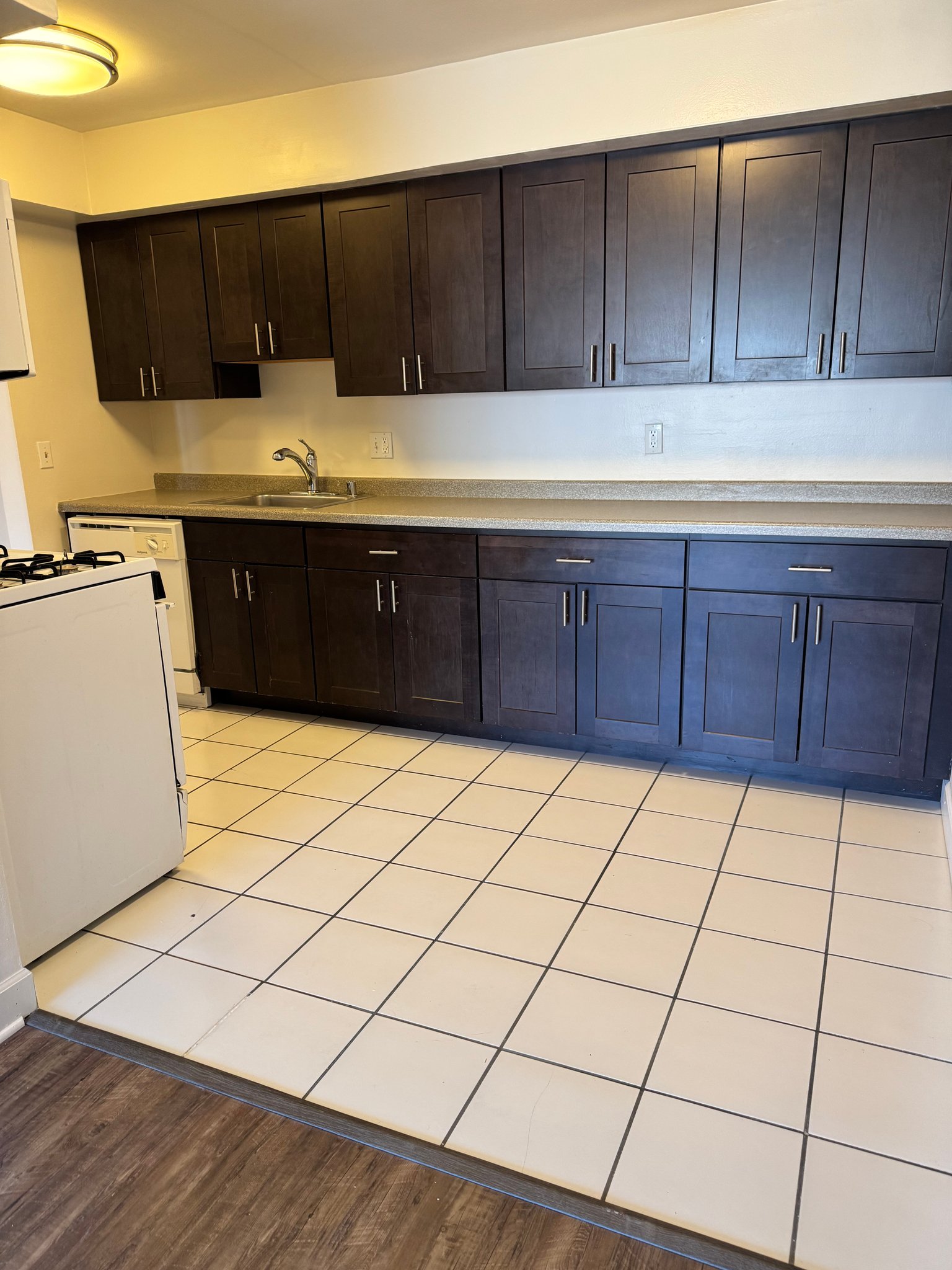 Milwaukee Apartment: 2260 N Summit Ave