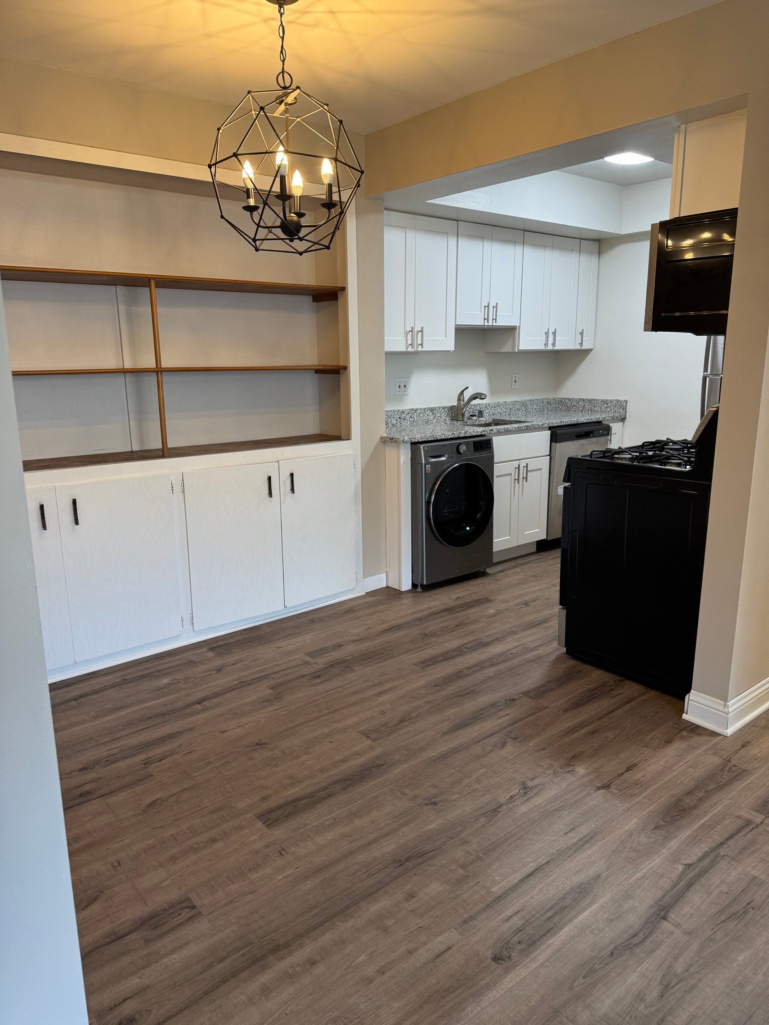 Milwaukee Apartment: 2260 N Summit Ave