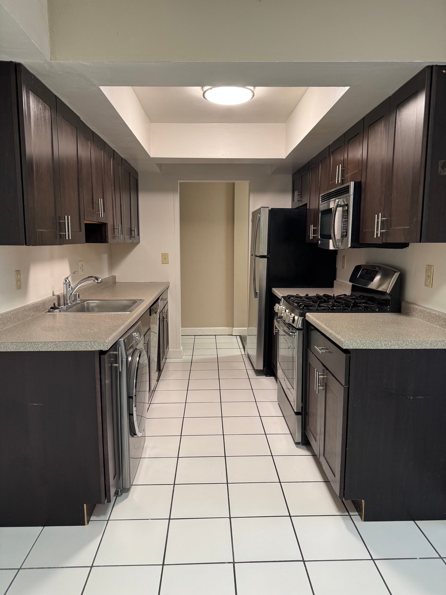 Milwaukee Apartment: 2260 N Summit Ave