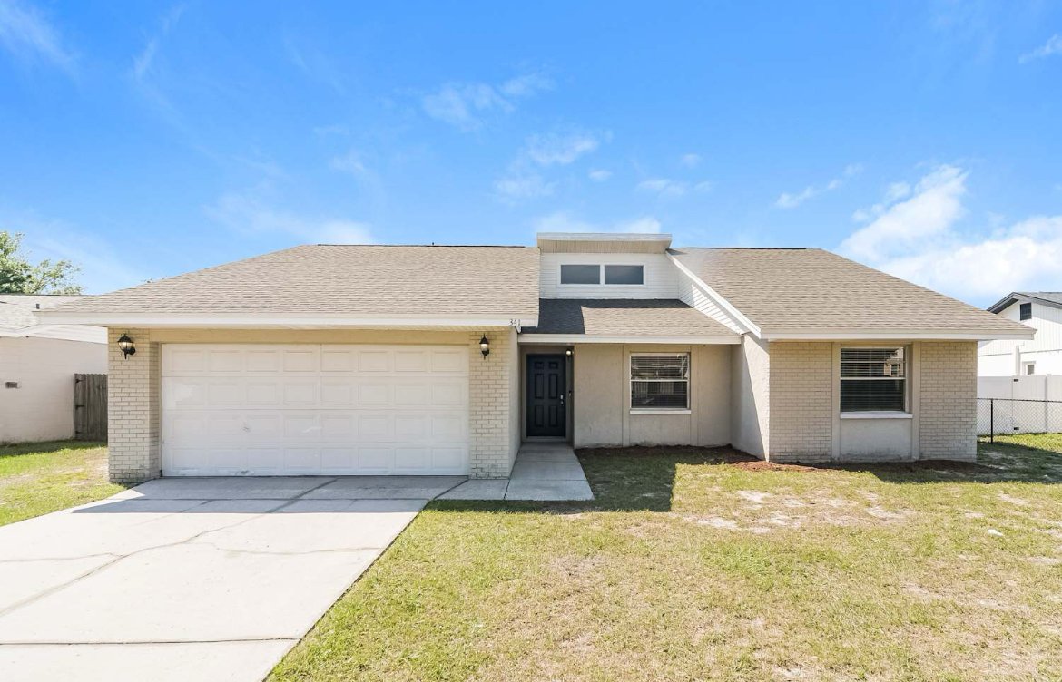 lakeland House: 341 Santiago Ct, Lakeland, FL 33809