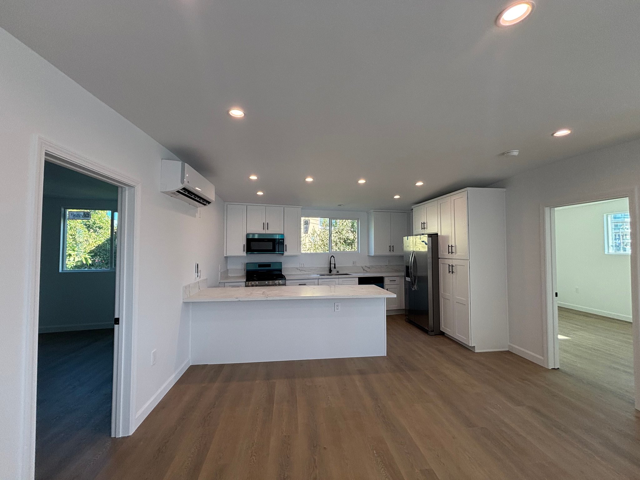 Los Angeles Apartment: 2280 S Barrington Ave