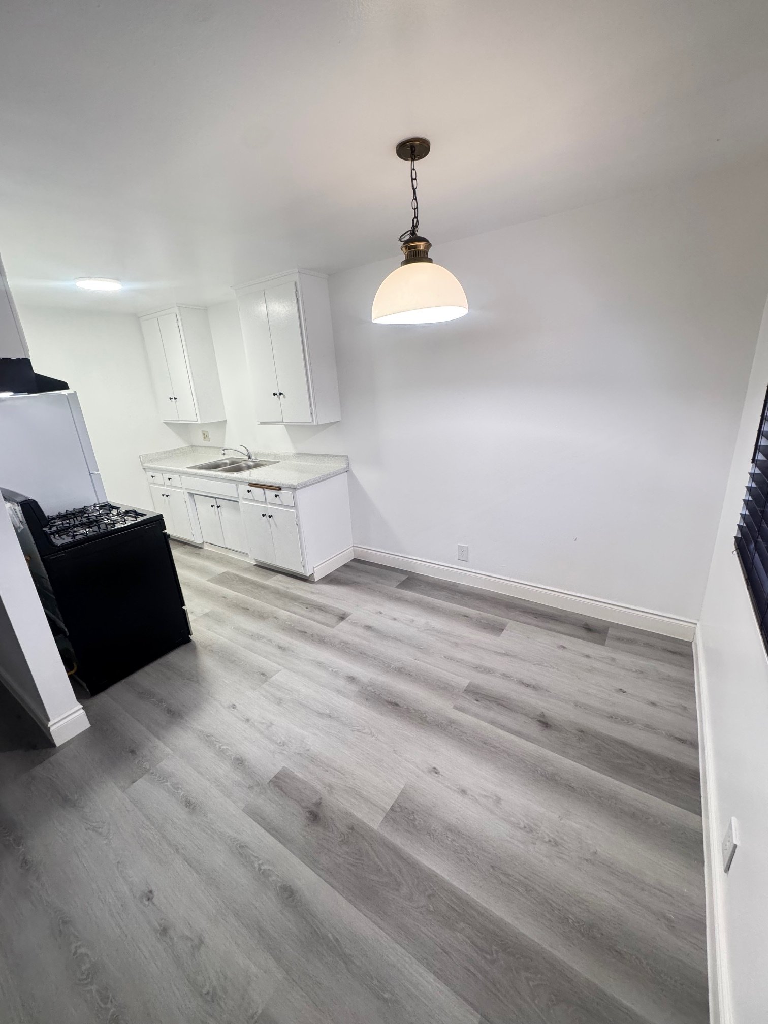 Azusa Apartment: 1133 E Alosta Ave