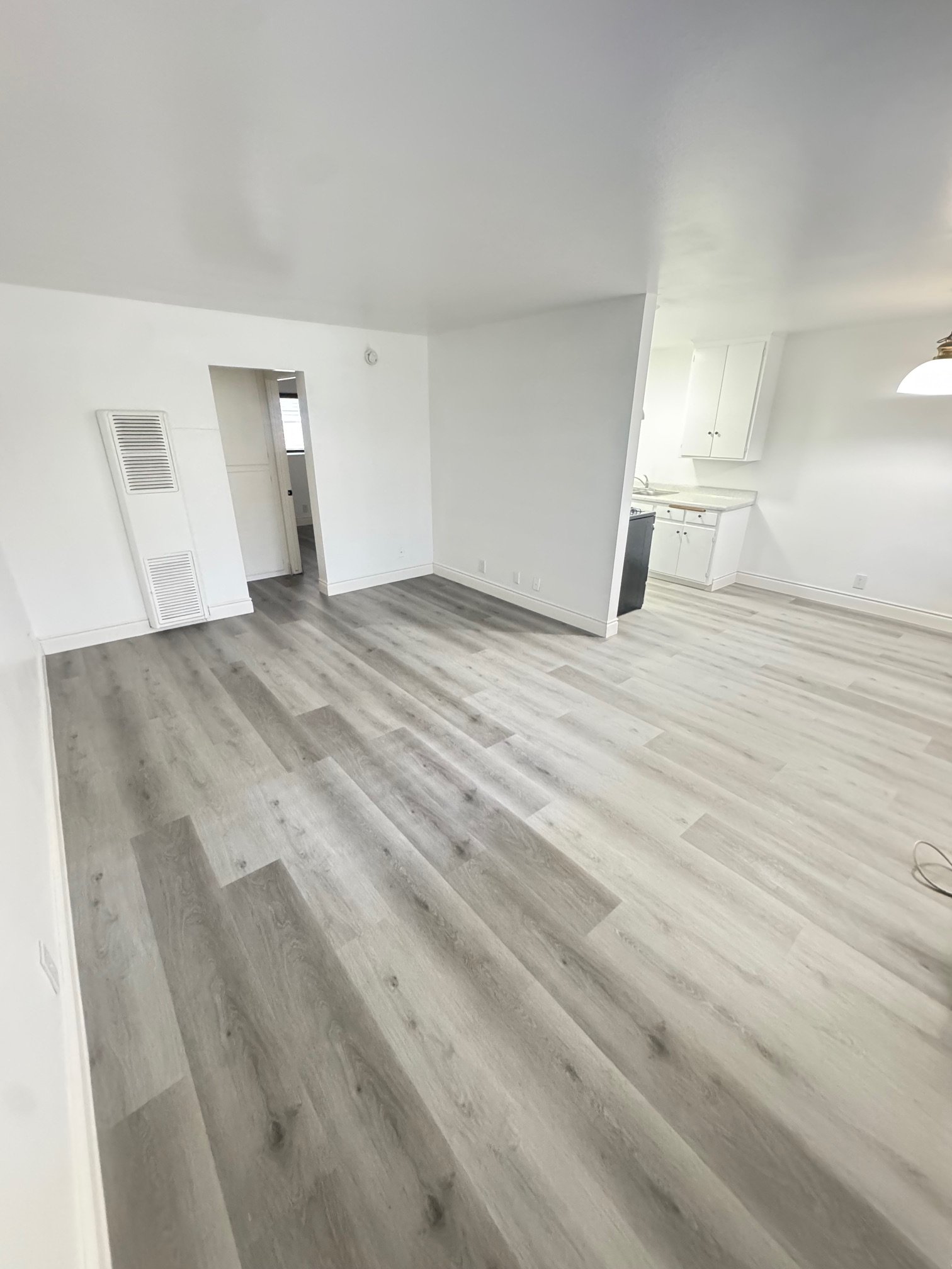 Azusa Apartment: 1133 E Alosta Ave