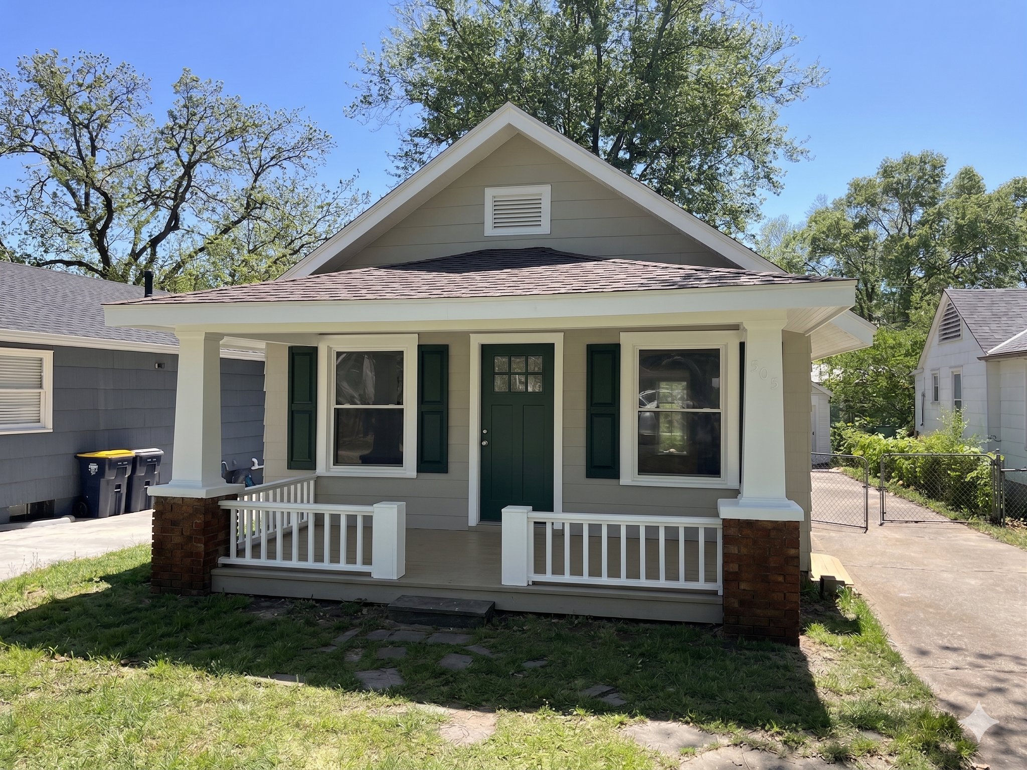 Kansas City House: 305 E 79th Ter