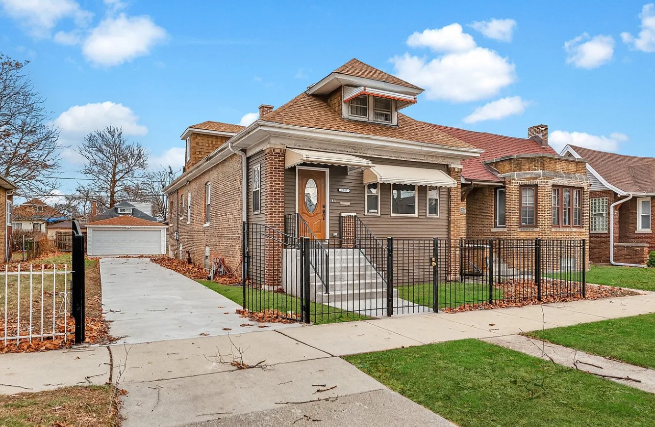Chicago House: 7733 s. Luella ave