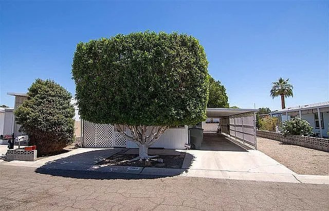 YUMA House: 2063 S COYOTE ACENUE