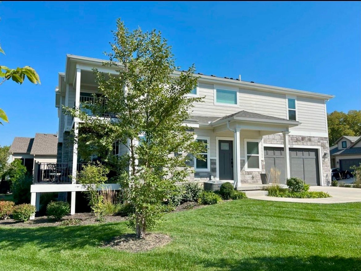 Overland Park Townhome: 6942 W 162nd Ct.
