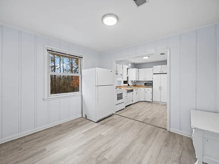 Nashville House: 3292 Niagara Dr