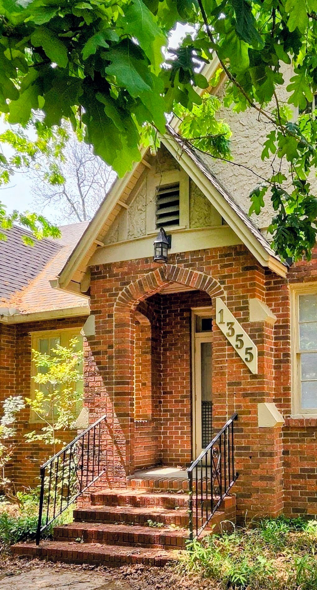 Montgomery House: 1355 Magnolia Curv