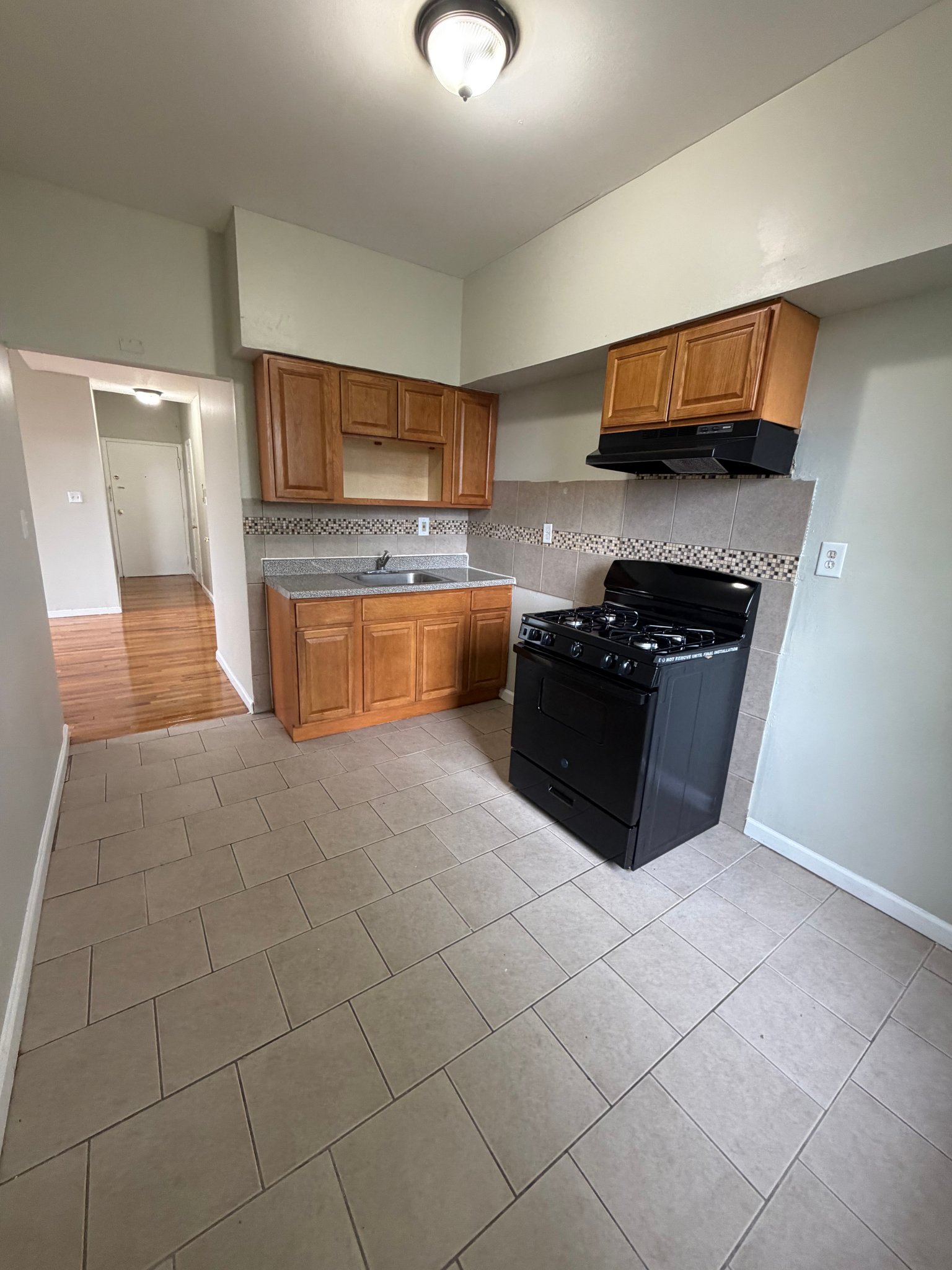 Newark Apartment: 246 Rosevile Ave
