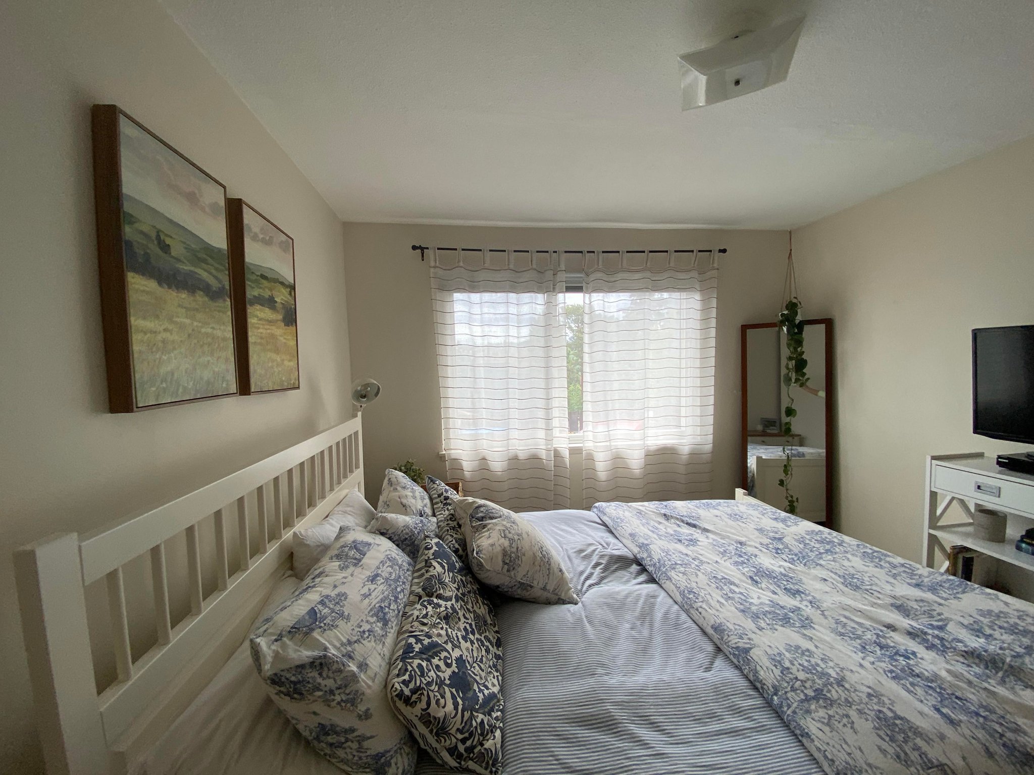 Seattle Apartment: 2349 W Newton St.