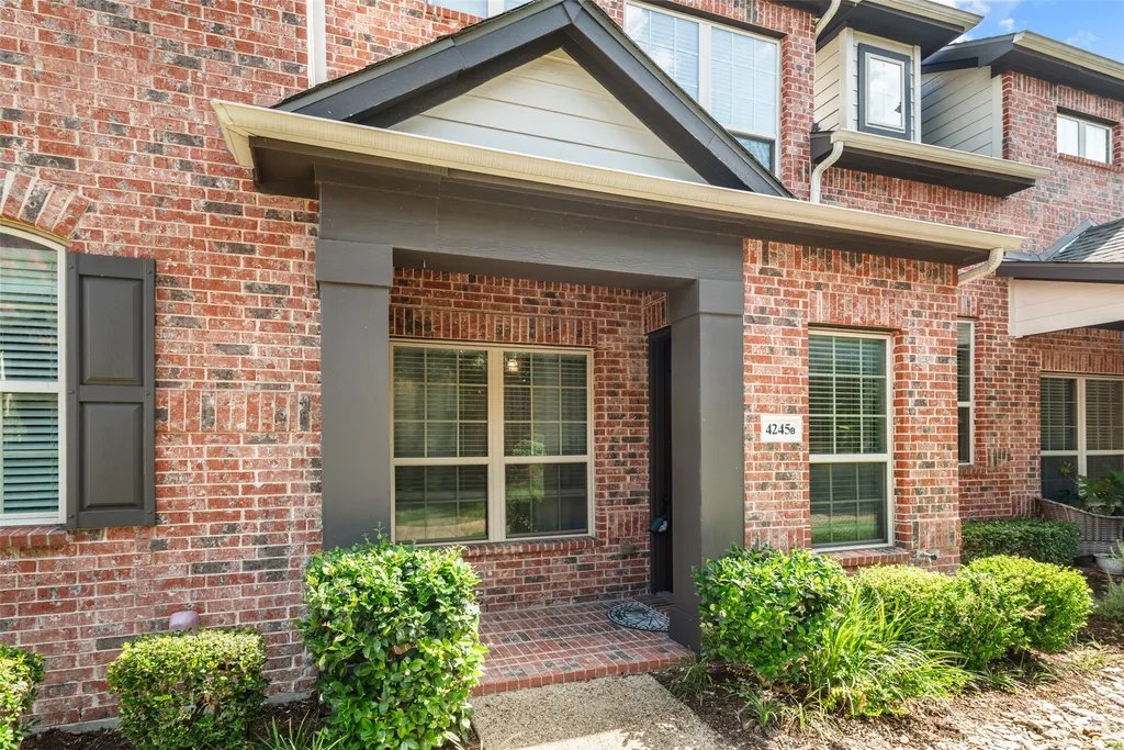 Carrollton Townhome: 4245 Swan Forest Dr