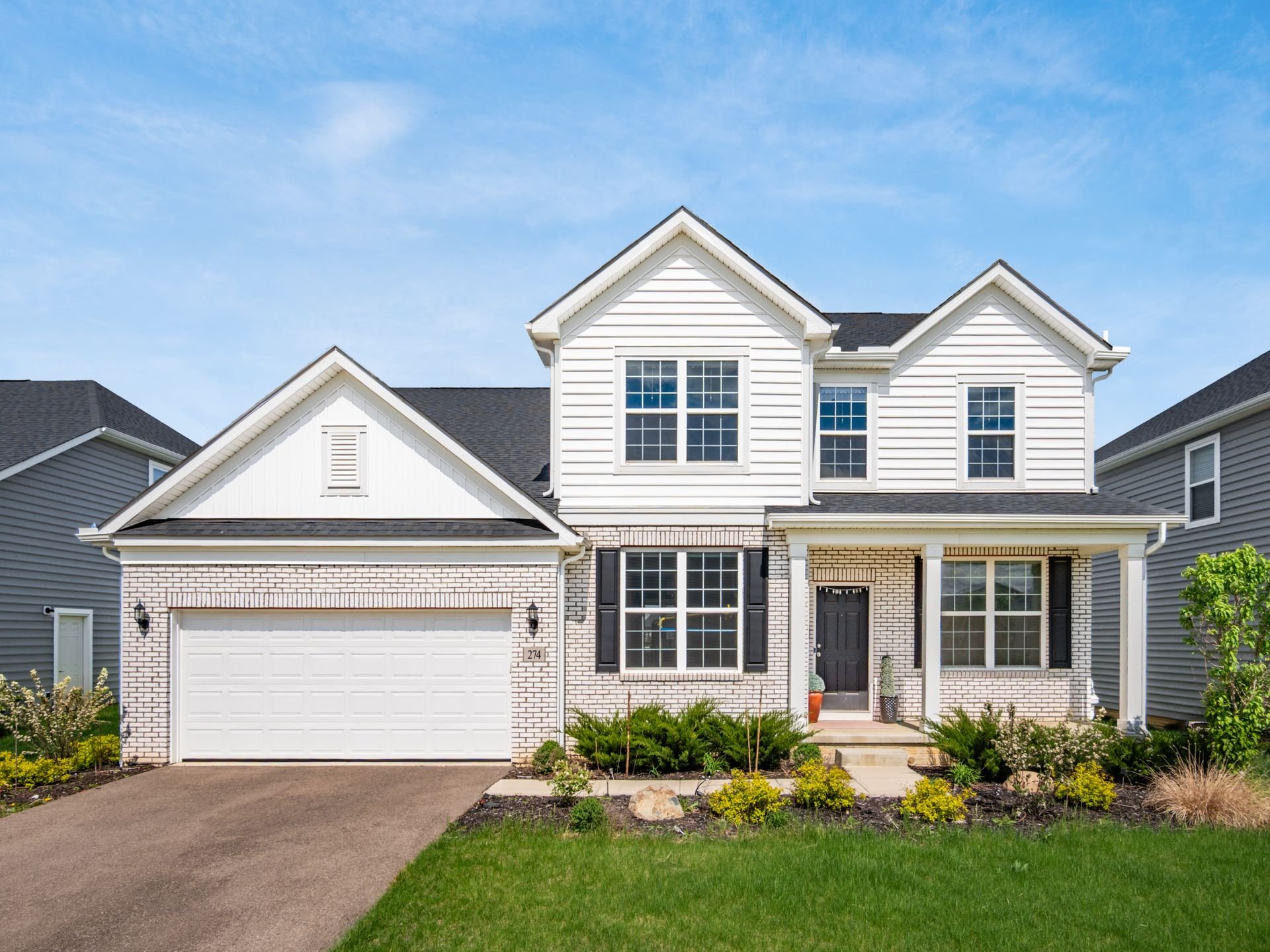 Delaware House: 274 Cambie Dr