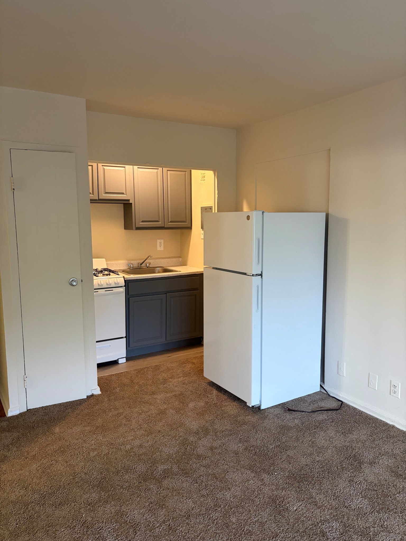 Washington Apartment: 3435 Holmead Pl NW #510