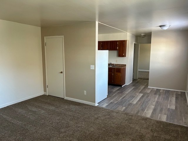 Milford Apartment: 5 Robbie Ridge