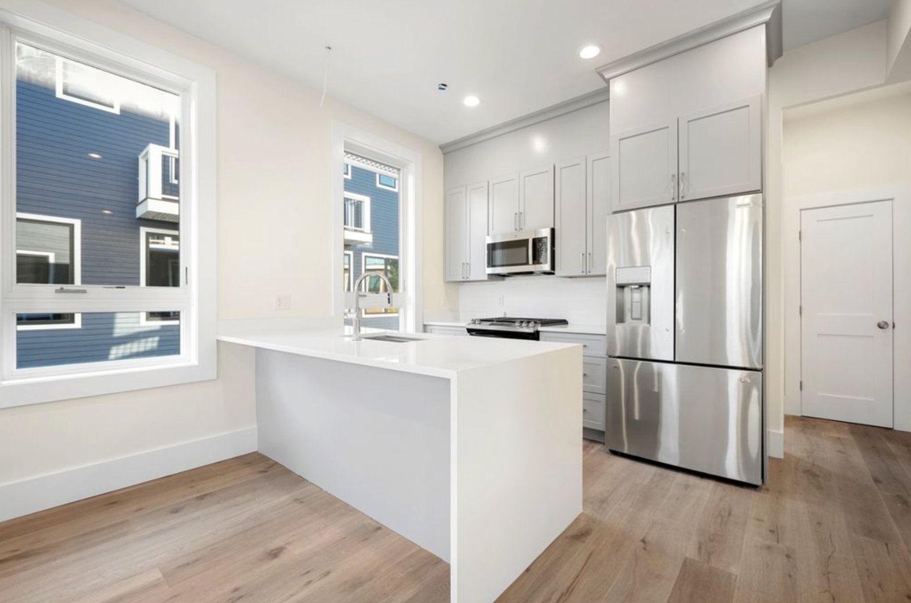 Boston Townhome: 120 School St