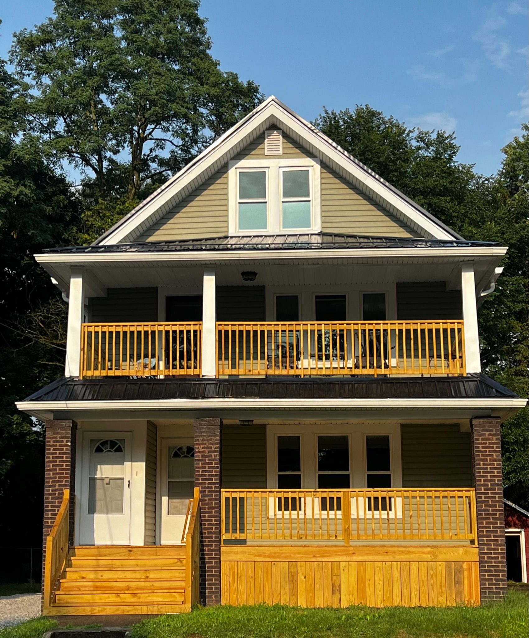 Akron Apartment: 825 Avon St