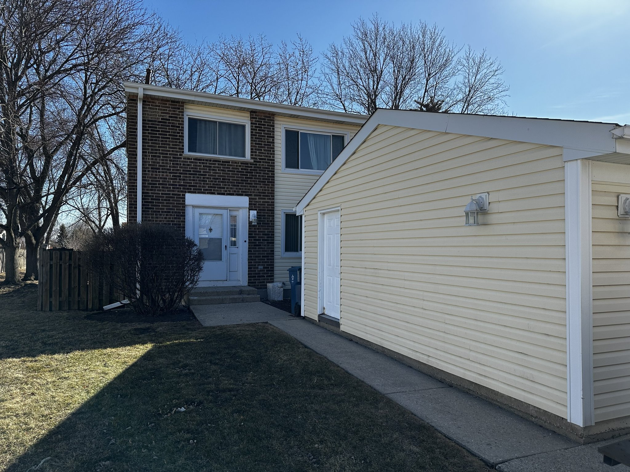 Glendale Heights Townhome: 2199 London Drive