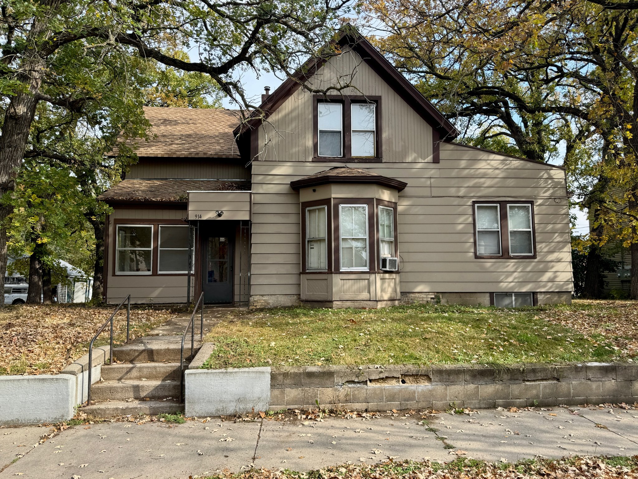 St Cloud Apartment: 914 8th Ave