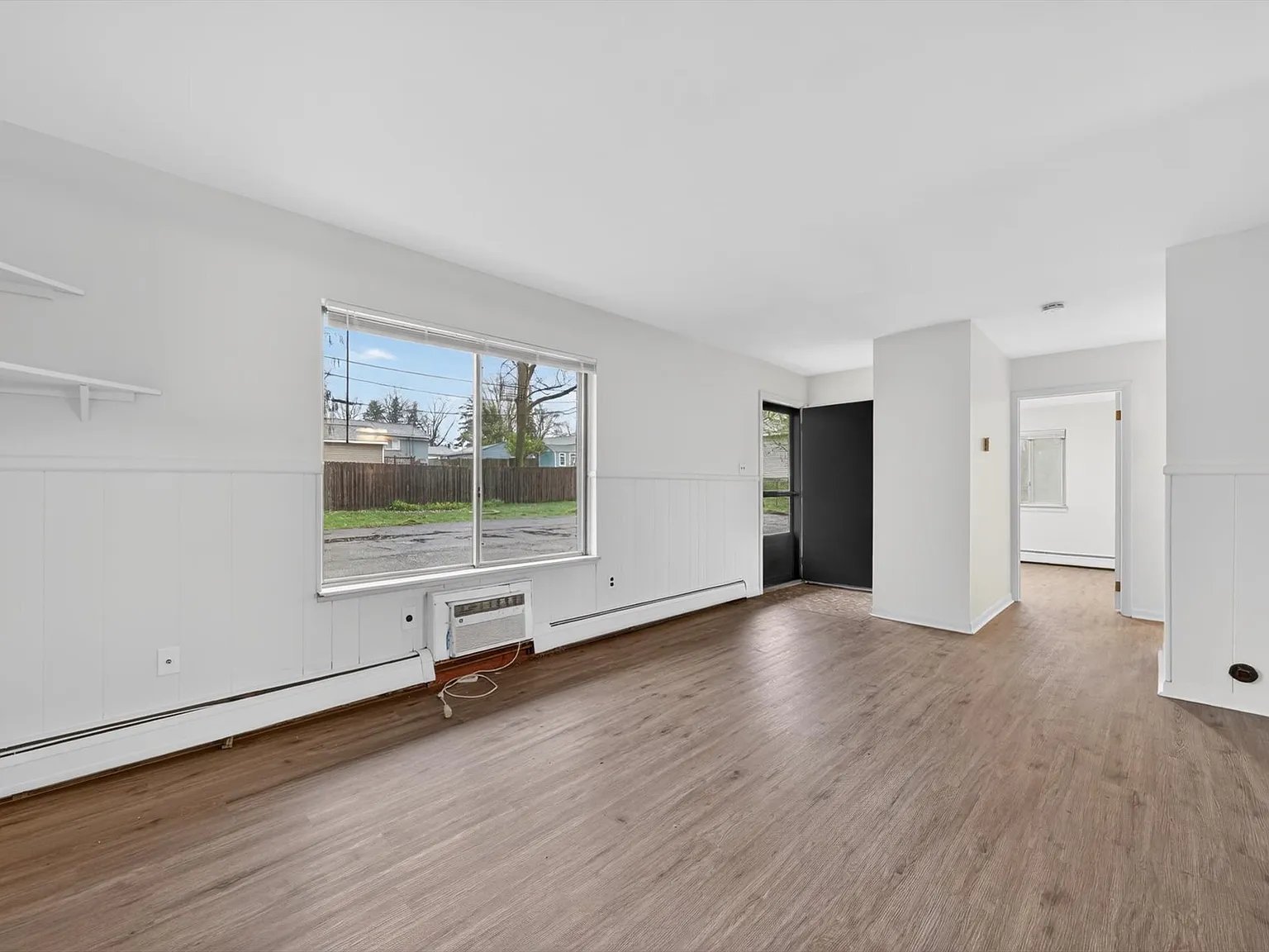 South Lyon Apartment: 151 East McHattie St